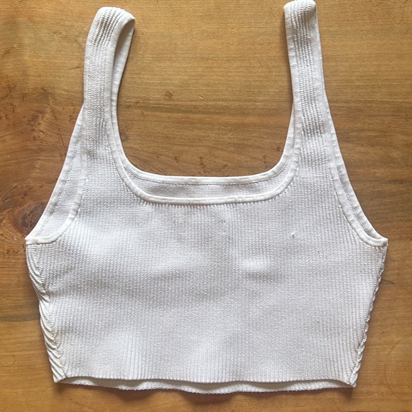 Aritzia Sculpt Knit Cropped Tank - Picture 7 of 7